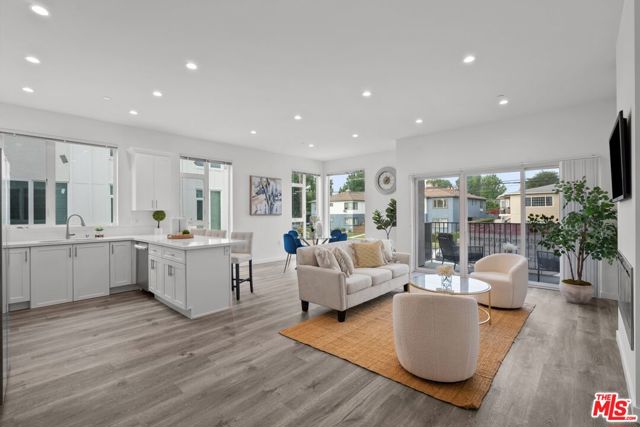 5114 Cahuenga Boulevard, North Hollywood CA: https://media.crmls.org/mediaz/48e11c66-392a-41df-8ec9-0f4a243a157b.jpg