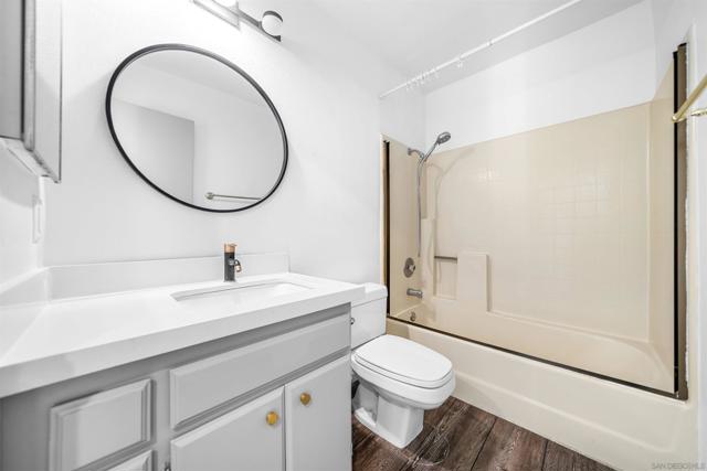 9302 Twin Trails Dr, San Diego CA: https://media.crmls.org/mediaz/48e17f59-894a-43ce-97ed-56fe7801add9.jpg