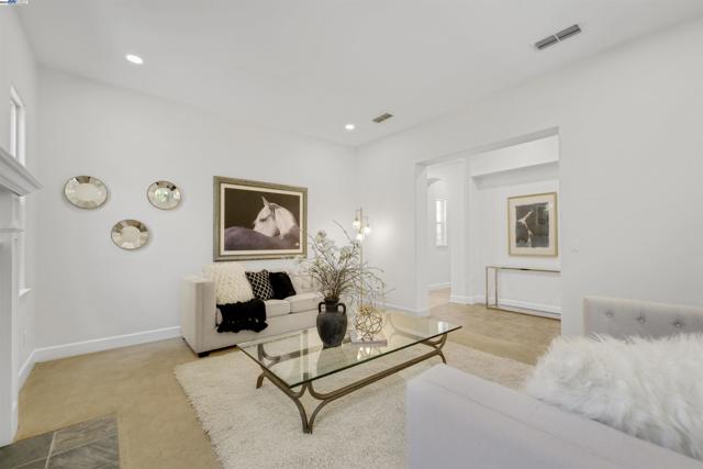 1993 Fairway Oaks Dr, Ripon CA: https://media.crmls.org/mediaz/48e19283-75b1-4416-9e16-632e27c00564.jpg
