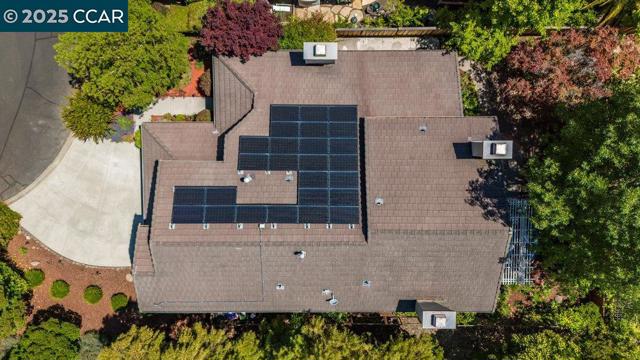 29 Blue Haven Ct, Danville CA: https://media.crmls.org/mediaz/48e1e477-dd93-4603-be22-27b01480ea21.jpg