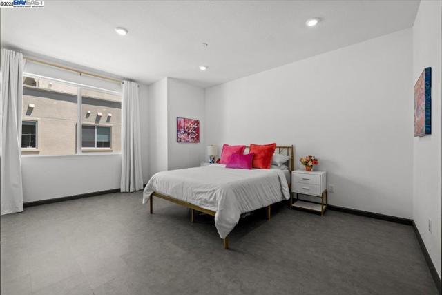 5483 Melissa Ln, Dublin CA: https://media.crmls.org/mediaz/48e29639-0ad4-43bb-9ccb-f0174a89b57f.jpg