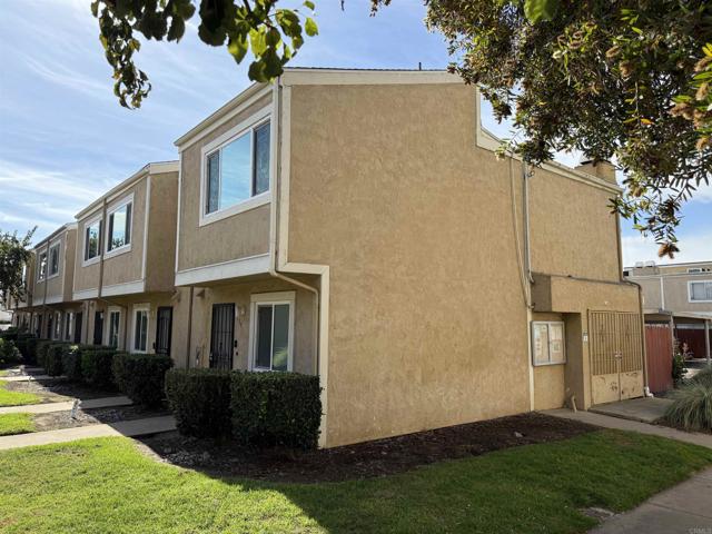 475 N Midway Drive, Escondido CA: https://media.crmls.org/mediaz/48e2e3e6-8b9a-47dc-a11d-fc3cc38a4597.jpg