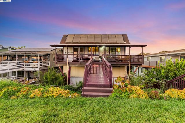 71 Taylor Pl, Bethel Island CA: https://media.crmls.org/mediaz/48e30579-d223-4827-885c-cfdecd120a32.jpg