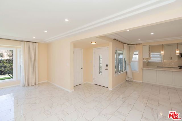 536 Myrtle Street, Glendale CA: https://media.crmls.org/mediaz/48e30c4b-4a6b-405b-bb87-3b21a5fda4fb.jpg