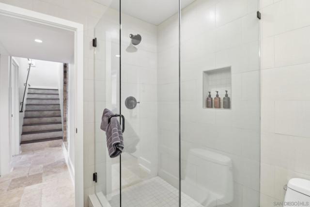 4611 Santa Cruz Ave, San Diego CA: https://media.crmls.org/mediaz/48e33f1a-bade-4013-882e-1bed3b09f1c3.jpg