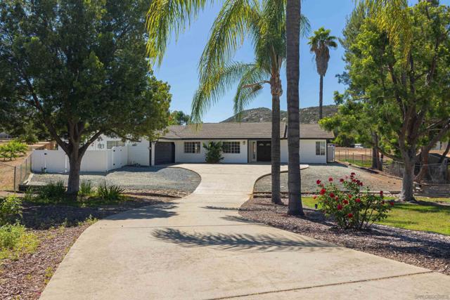 23637 Barrego Way, Ramona CA: https://media.crmls.org/mediaz/48e3e753-ec33-4905-ab25-f46178f3c2fa.jpg