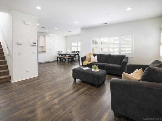 35406 Brown Galloway Ln, Fallbrook CA: https://media.crmls.org/mediaz/48e408f0-2fa9-49f2-a1ee-5f49fb11c274.jpg