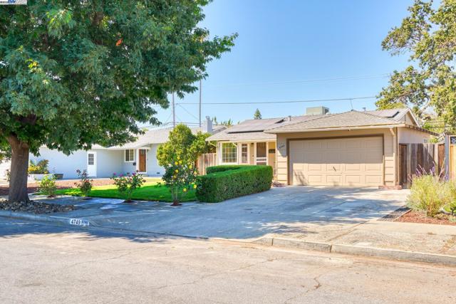 4749 Montreal Dr, San Jose CA: https://media.crmls.org/mediaz/48e4893e-12f4-44d4-8942-203c01d22499.jpg