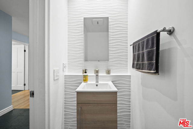 8530 Holloway Drive, West Hollywood CA: https://media.crmls.org/mediaz/48e4b13e-9284-4bf2-9c0c-349722053d71.jpg
