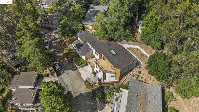 5915 Balboa Dr, Oakland CA: https://media.crmls.org/mediaz/48e4b3a6-5c6b-4d99-9fe4-48a8e72da855.jpg