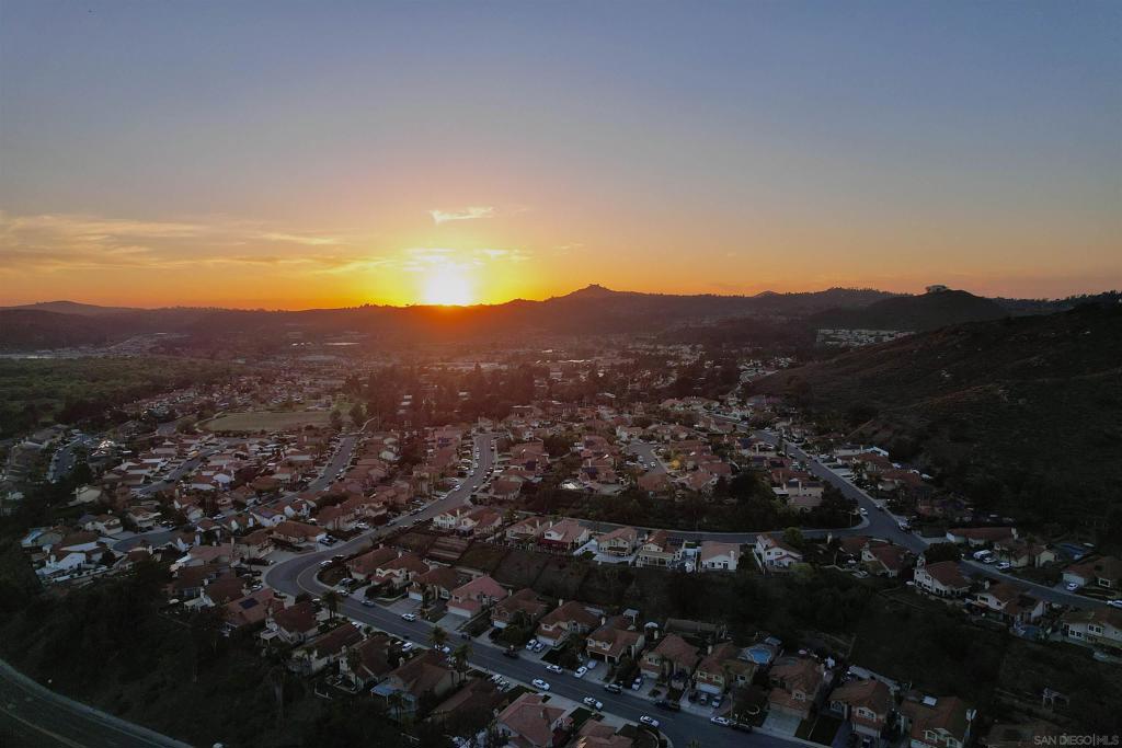 https://media.crmls.org/mediaz/48e50741-0e7d-4229-83e7-367fbf653937.jpg?preset=X-Large