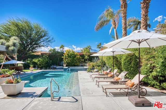 6 Rocky Lane, Rancho Mirage CA: https://media.crmls.org/mediaz/48e50ef6-a396-4781-b960-c43ba5779bcb.jpg