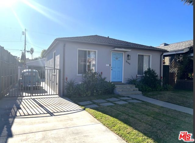 3125 Stanford Avenue, Venice CA: https://media.crmls.org/mediaz/48e534d2-42d1-4e57-a2cd-910e866f0fda.jpg