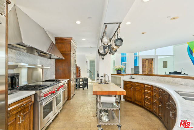 2224 Main Street, Santa Monica CA: https://media.crmls.org/mediaz/48e53fea-cff8-4d64-a435-e50d51262f5a.jpg