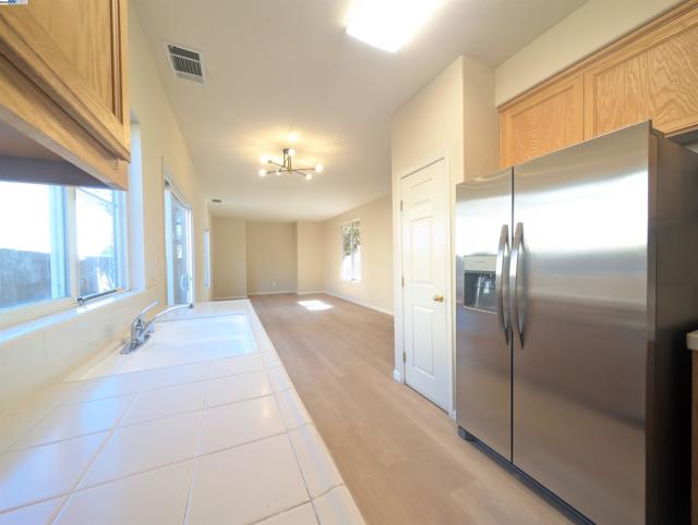 158 Fairview Ave, Bay Point CA: https://media.crmls.org/mediaz/48e5cfc4-69b2-4910-92a8-1c167fe7d141.jpg