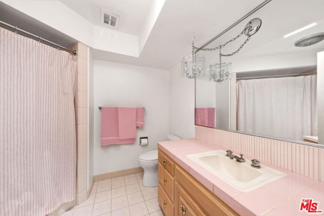 6505 S Halm Avenue, Los Angeles CA: https://media.crmls.org/mediaz/48e5da44-e658-4da5-bba9-e04e4c4df2fc.jpg