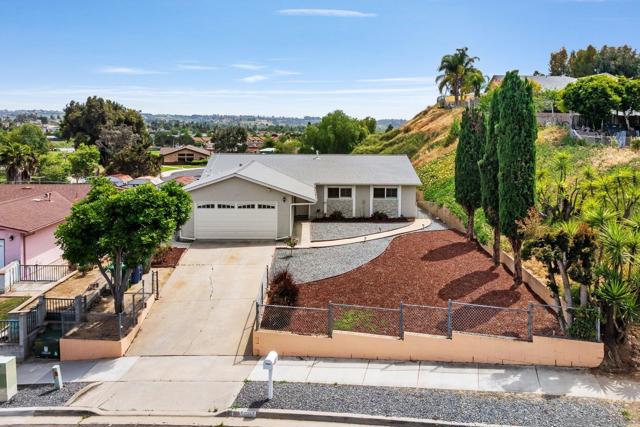5083 Barry St, Oceanside CA: https://media.crmls.org/mediaz/48e5eeaf-bd23-4b11-aa9e-bcb7c67c60de.jpg