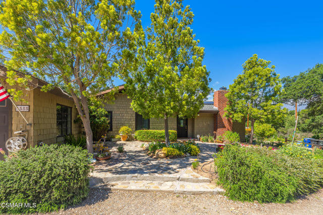1585 Loma Drive, Ojai CA: https://media.crmls.org/mediaz/48e618ba-7a17-43a2-ad54-2043ca5acff4.jpg