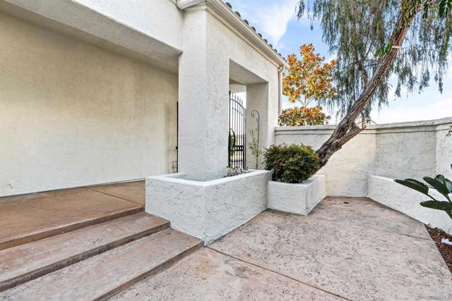 4943 Marin Dr, Oceanside CA: https://media.crmls.org/mediaz/48e656b9-f6de-49dd-9879-3d1c2610b39f.jpg