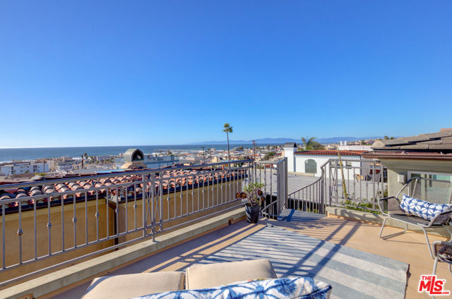 709 Sunset Drive, Hermosa Beach, California 90254, 3 Bedrooms Bedrooms, ,3 BathroomsBathrooms,Residential,Sold,Sunset,21104295