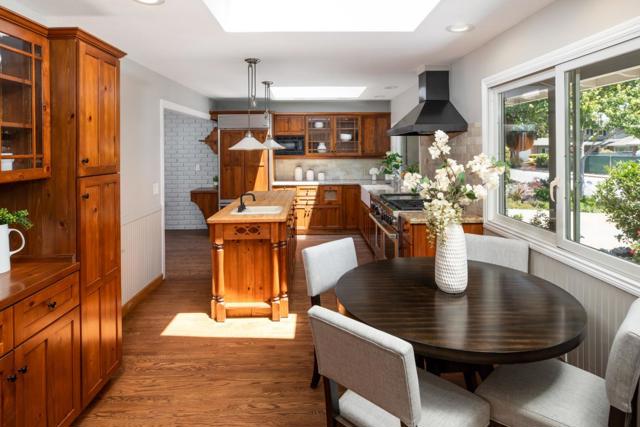 2726 Saint Giles Lane, Mountain View CA: https://media.crmls.org/mediaz/48e6f761-242a-456e-a3f9-2be39d72e33e.jpg