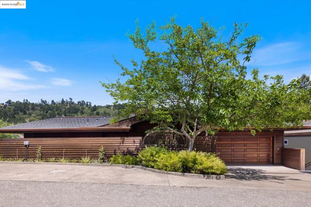 6890 Charing Cross Road, Berkeley CA: https://media.crmls.org/mediaz/48e6fc3c-f44a-4b9e-819d-7b6bde865a7f.jpg