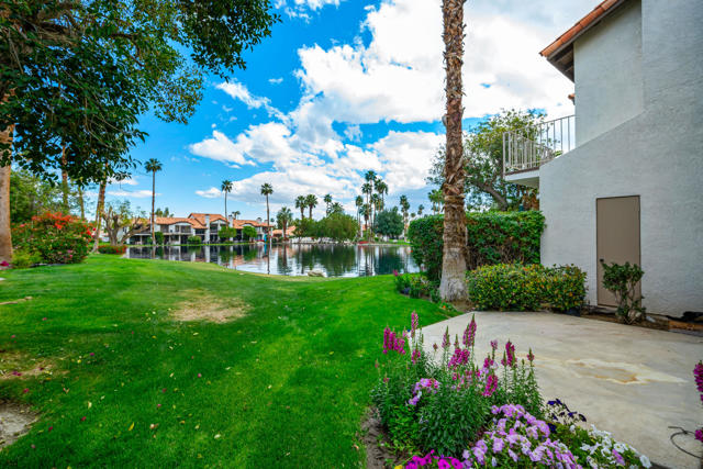 54964 Firestone, La Quinta CA: https://media.crmls.org/mediaz/48e718ef-c9a7-4951-8239-699160b643e0.jpg