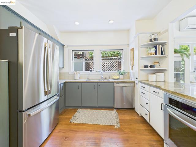 5920 Ivanhoe Rd, Oakland CA: https://media.crmls.org/mediaz/48e71ec4-9203-44d9-b5e4-5b504a167a47.jpg
