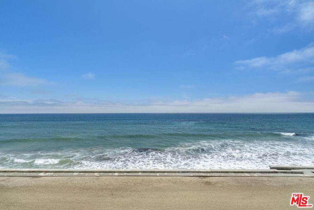 https://media.crmls.org/mediaz/48e74649-cdf9-4099-8e26-6f872cd11d28.jpg?preset=X-Large