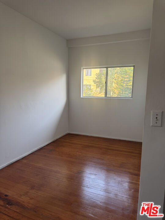224 N Louise Street, Glendale CA: https://media.crmls.org/mediaz/48e92456-f00c-4a8d-a30f-2154dba0580a.jpg