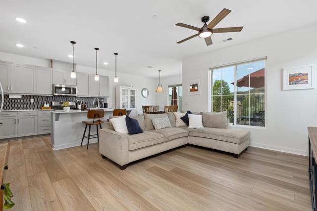 Detail Gallery Image 4 of 43 For 35254 Blossom Pl, Fallbrook,  CA 92028 - 4 Beds | 2/1 Baths