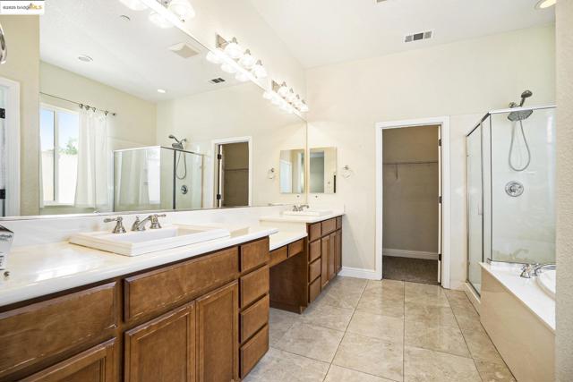 1839 Elizabeth Way, Brentwood CA: https://media.crmls.org/mediaz/48ea0384-32b9-4bd8-babd-7a51ab79313f.jpg