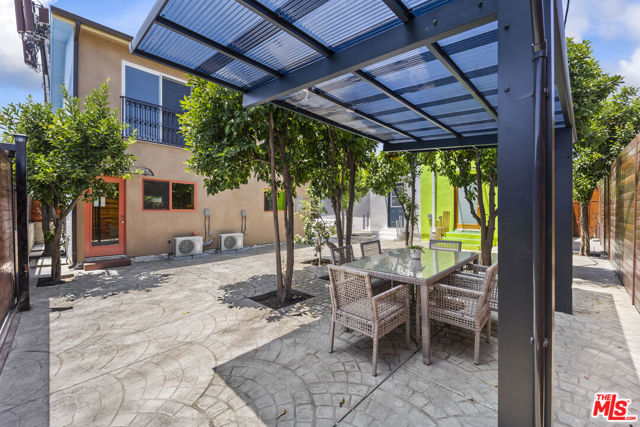 17660 Martha Street, Encino CA: https://media.crmls.org/mediaz/48ea8fc5-9bf0-4d77-9cb4-ec1993cd7747.jpg