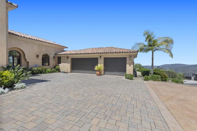 Detail Gallery Image 2 of 28 For 8039 El Cielo, Rancho Santa Fe,  CA 92067 - 5 Beds | 6/1 Baths