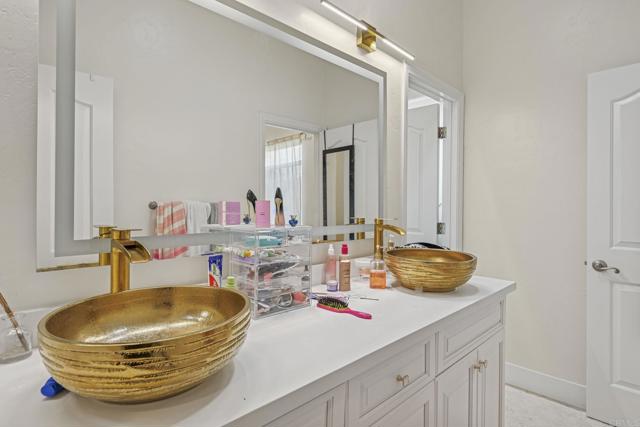 1176 LA SOMBRA Drive, San Marcos CA: https://media.crmls.org/mediaz/48eb8cda-7f01-4133-9bde-c85023e096df.jpg