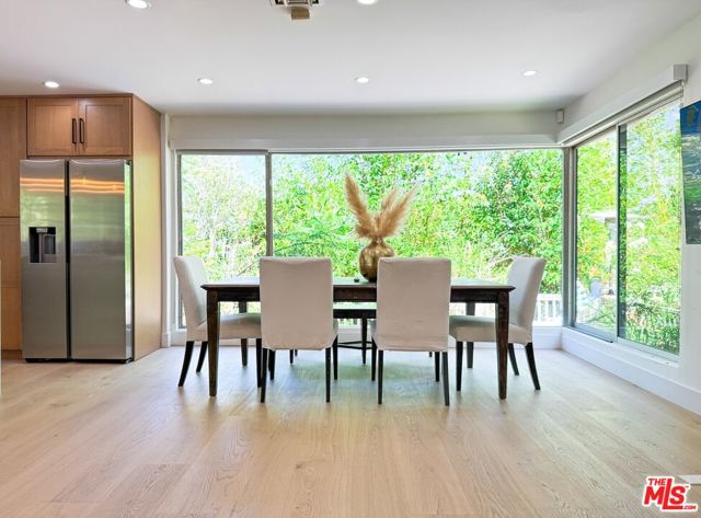 4108 Valley Vista Court, Sherman Oaks CA: https://media.crmls.org/mediaz/48eb9255-dd38-4dda-bd06-fd94562fb1ac.jpg