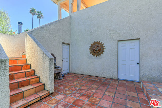 117 Navajo Lane, Topanga CA: https://media.crmls.org/mediaz/48eb933c-f9ca-432b-a1b2-e9d73f1f5259.jpg