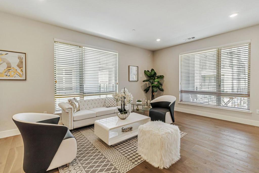 1028 Foster Square Lane #305