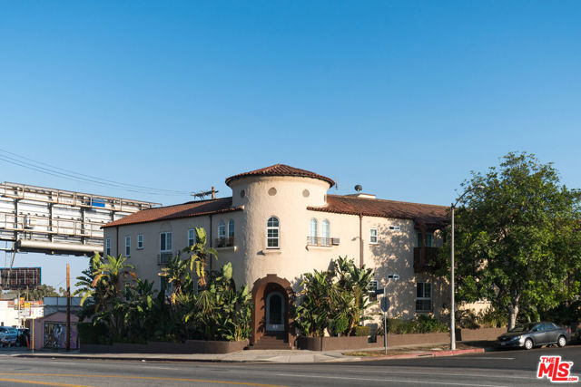 5320 W Olympic Boulevard, Los Angeles CA: https://media.crmls.org/mediaz/48ebdfa1-d742-481f-8c4a-cc6ac7176805.jpg