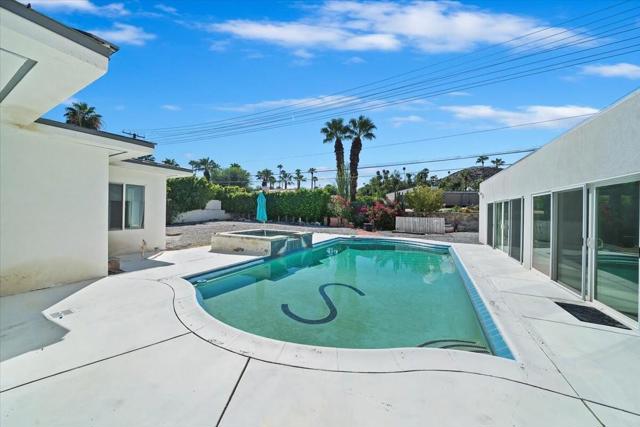 291 W Lilliana Drive, Palm Springs CA: https://media.crmls.org/mediaz/48ebf4cb-c3b9-437a-beb4-a69869a2f1a6.jpg