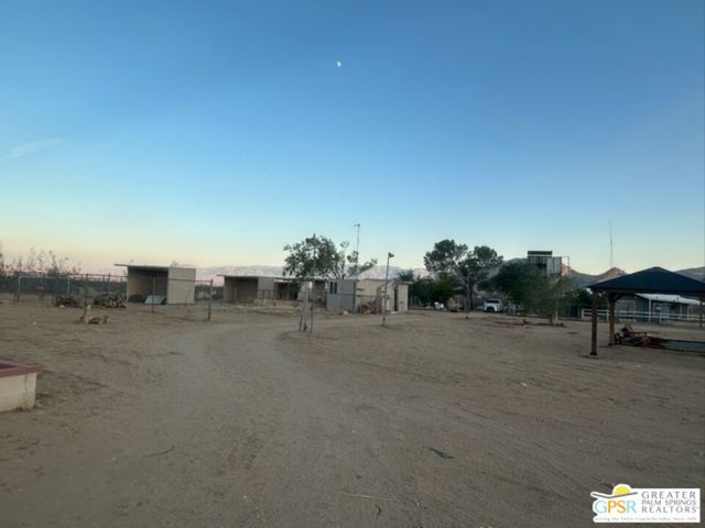 31750 Selmadolph Street, Lucerne Valley CA: https://media.crmls.org/mediaz/48ec26db-e1f7-49f8-a7a7-11e9b1b87cf5.jpg