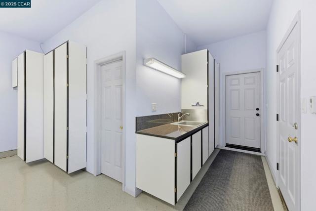 1975 Holly Creek Pl, Concord CA: https://media.crmls.org/mediaz/48ecc5e9-285c-4a01-993d-5ca2d1fb4064.jpg