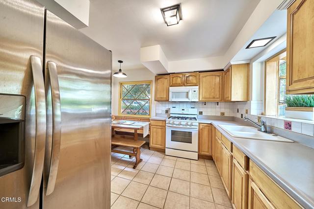 Detail Gallery Image 8 of 23 For 3106 Honolulu Ave, La Crescenta,  CA 91214 - 4 Beds | 2 Baths