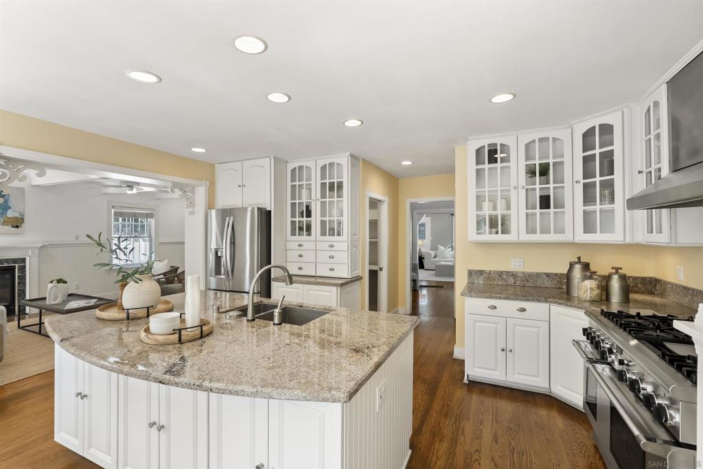 921 Court Way - photo 15