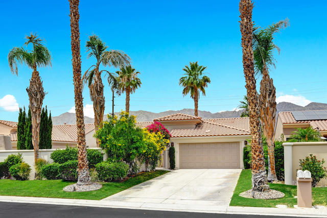 78831 Breckenridge Drive, La Quinta CA: https://media.crmls.org/mediaz/48ed48d2-df5d-4f37-8259-33da2bffafdd.jpg