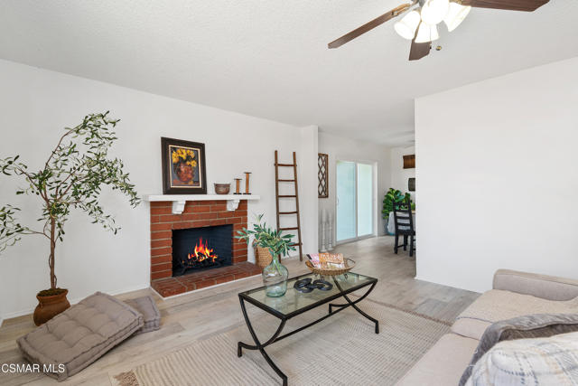 951 Tapies Court, Newbury Park CA: https://media.crmls.org/mediaz/48ed7873-1a35-402d-9313-2e5b88cd3068.jpg