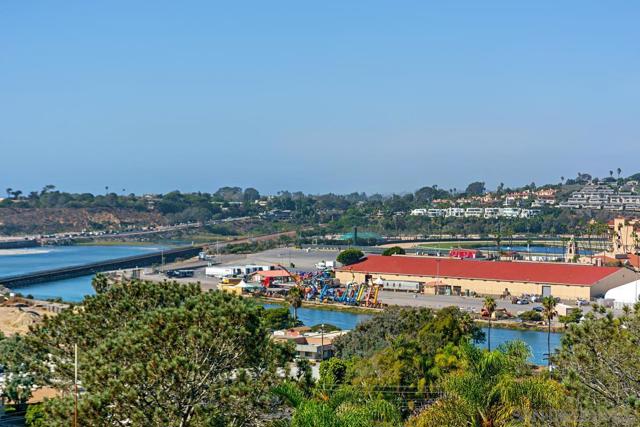 2150 Balboa Ave, Del Mar CA: https://media.crmls.org/mediaz/48ed9a6f-6756-4689-bb46-4826293375a1.jpg