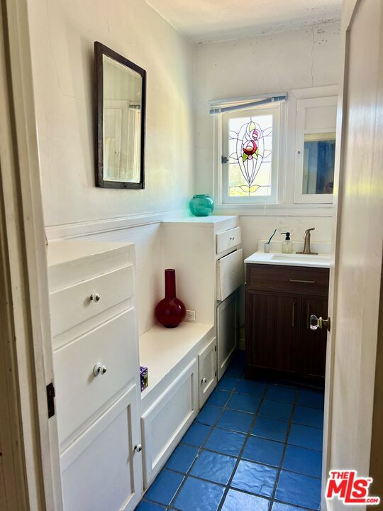 705 Superba Avenue photo 10
