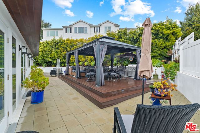 436 Levering Avenue, Los Angeles CA: https://media.crmls.org/mediaz/48ee7619-6ade-4b45-ae97-62fb683f271a.jpg