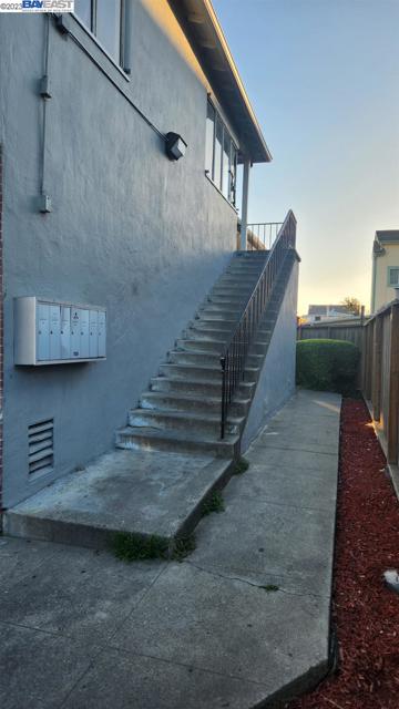 1021 17Th St, Oakland, California 94606, ,Multi-Family,For Sale,17Th St,41043159
